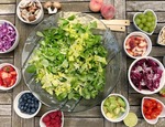 6 vinagretas (y algo más) para alegrar tu ensalada