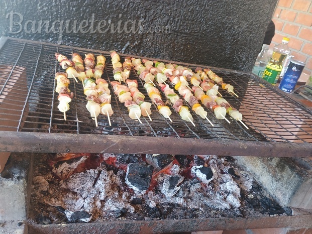 Parrilla brochetas mixtas